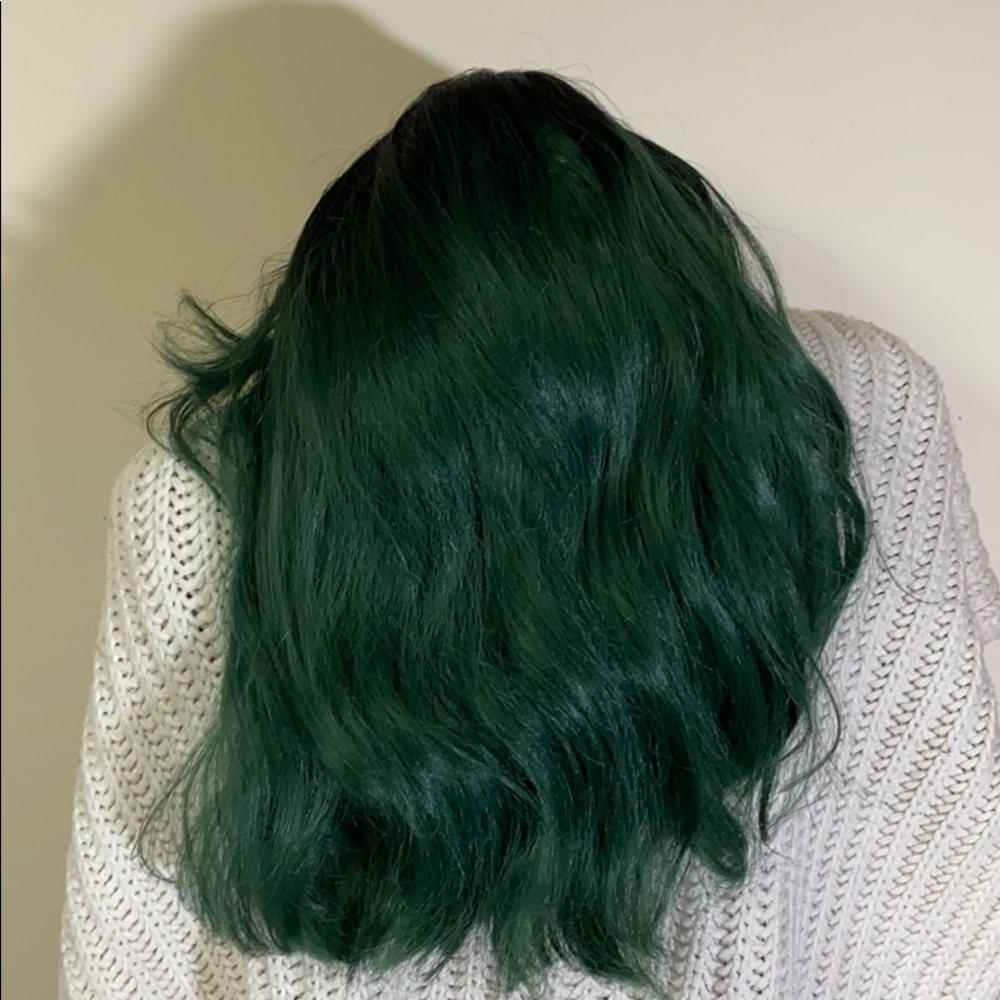 Wig- black and green